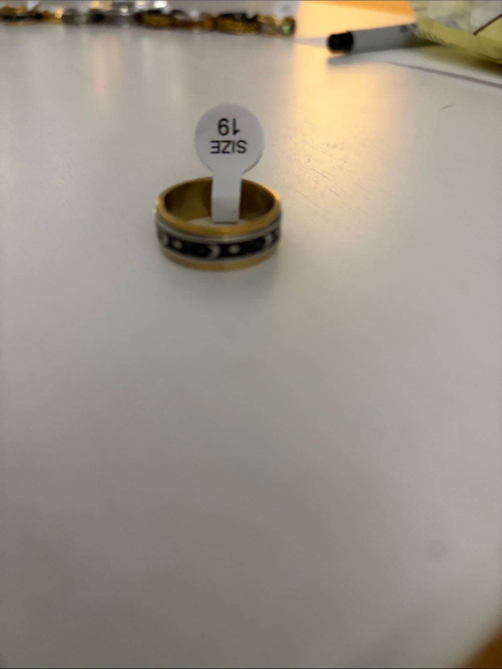 Gold and Black Crescent Moon Pattern Ring - Size 19